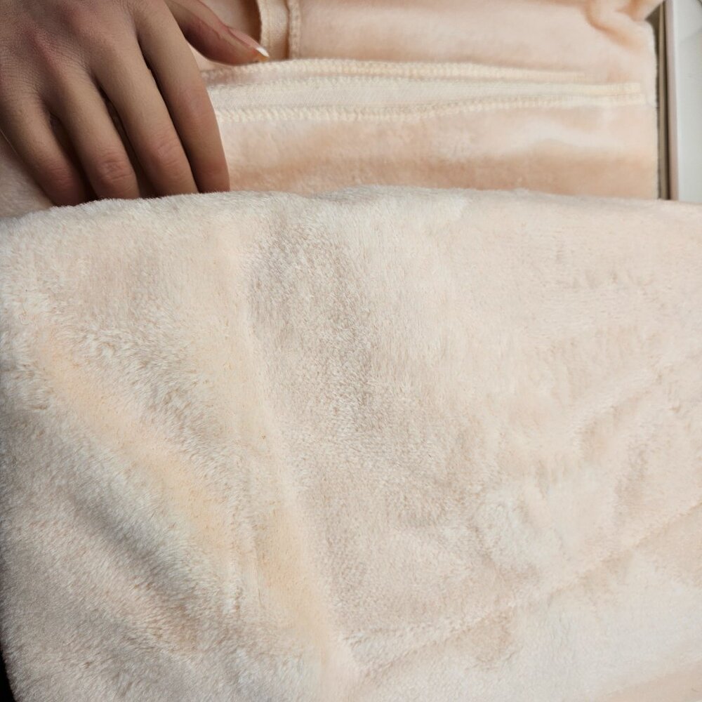 Nina Ricci Blanket - Picture 13 of 16